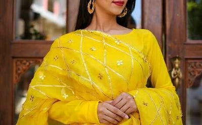 11 Ideas to Rock Plain Suits with Heavy Dupatta