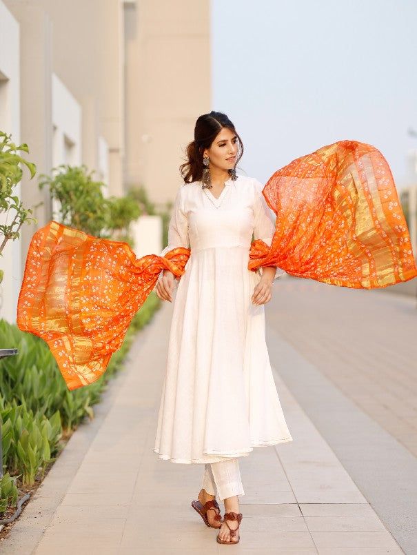 Women Pink & Off-White Bandhani Print Kurta with Skirt & Dupatta Set –  Nishab